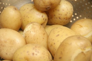 Potatoes boiled in their skins (jackets).